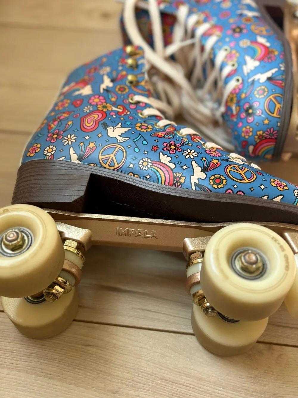 Impala Blue Groovy Roller Skates Women’s Size 8 Retro Rainbow Peace Quad Skates - Picture 4 of 9